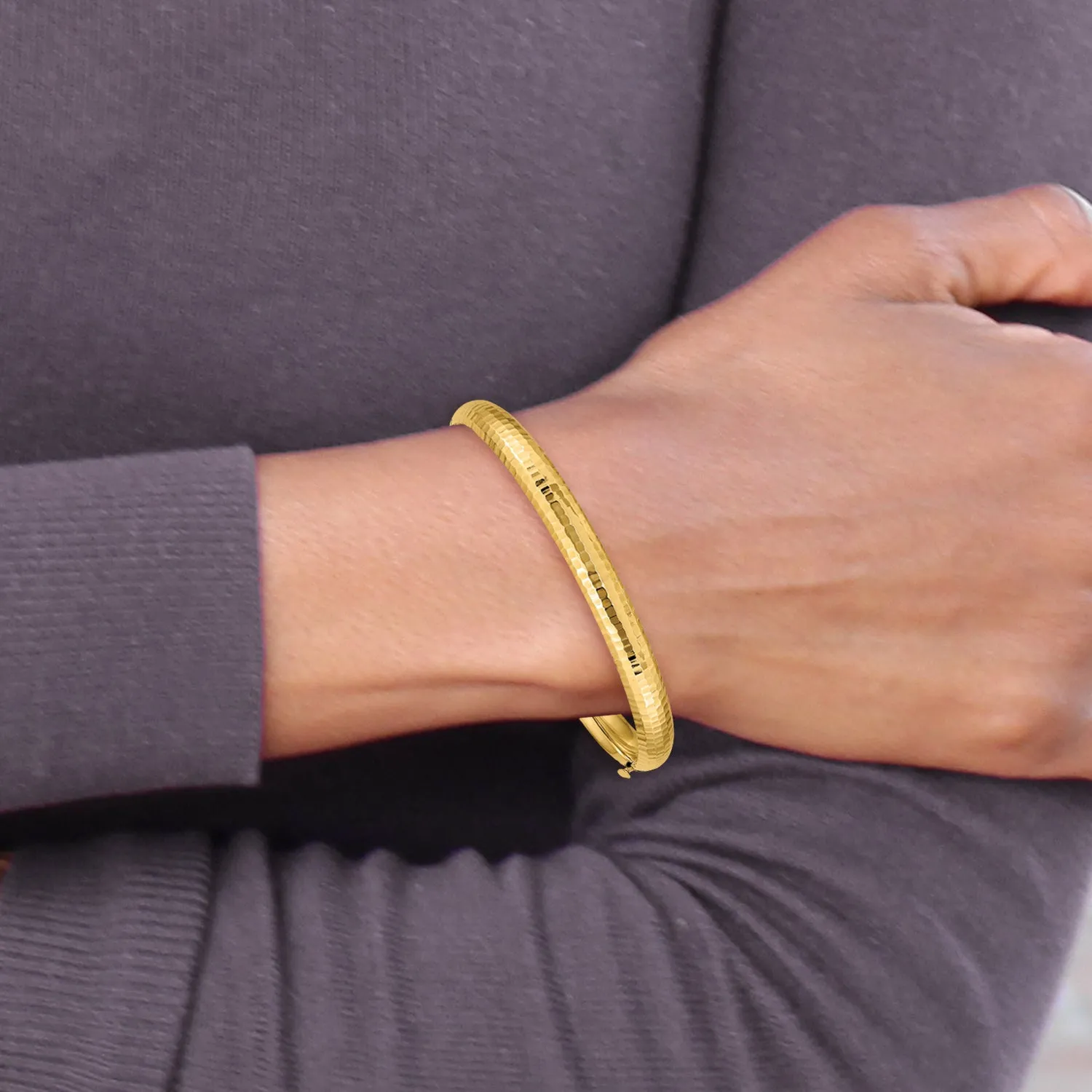 14K Gold Hammered Hinged Bangle Bracelet with Diamond-Cut Finish