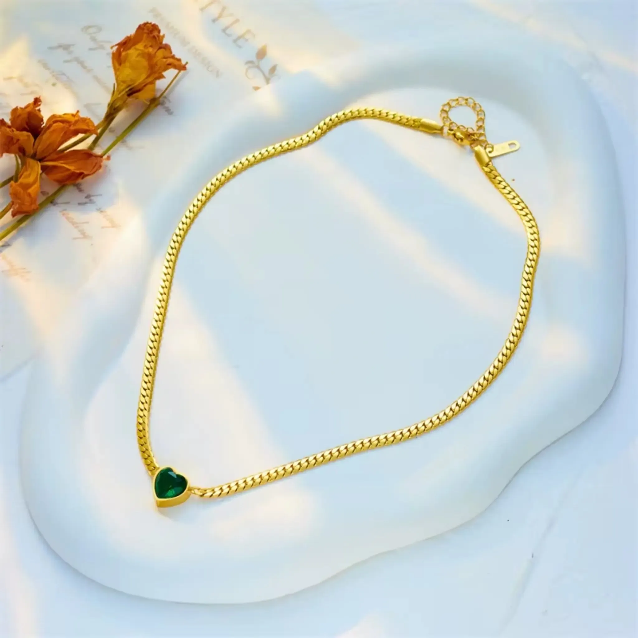 AMORA HEART NECKLACE
