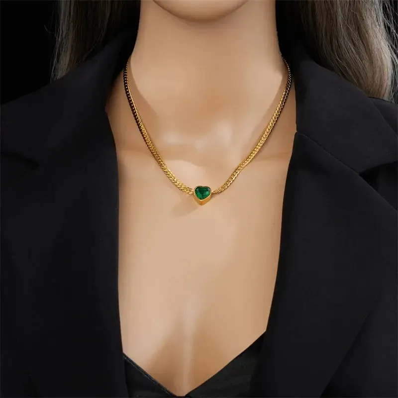 AMORA HEART NECKLACE