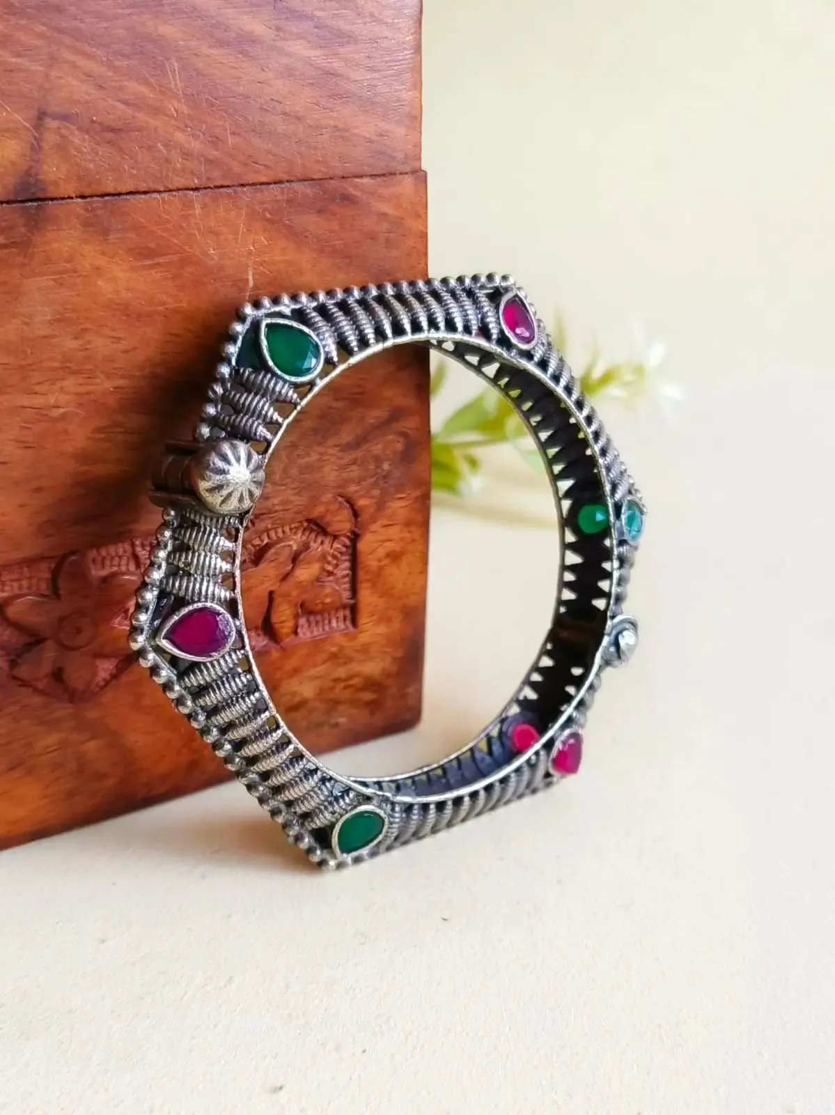 Elegant Silver-Toned Openable Bangles for Timeless Grace | Sarichka