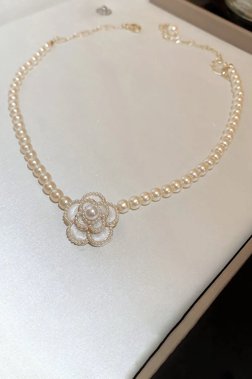 Flower Pearl Necklace