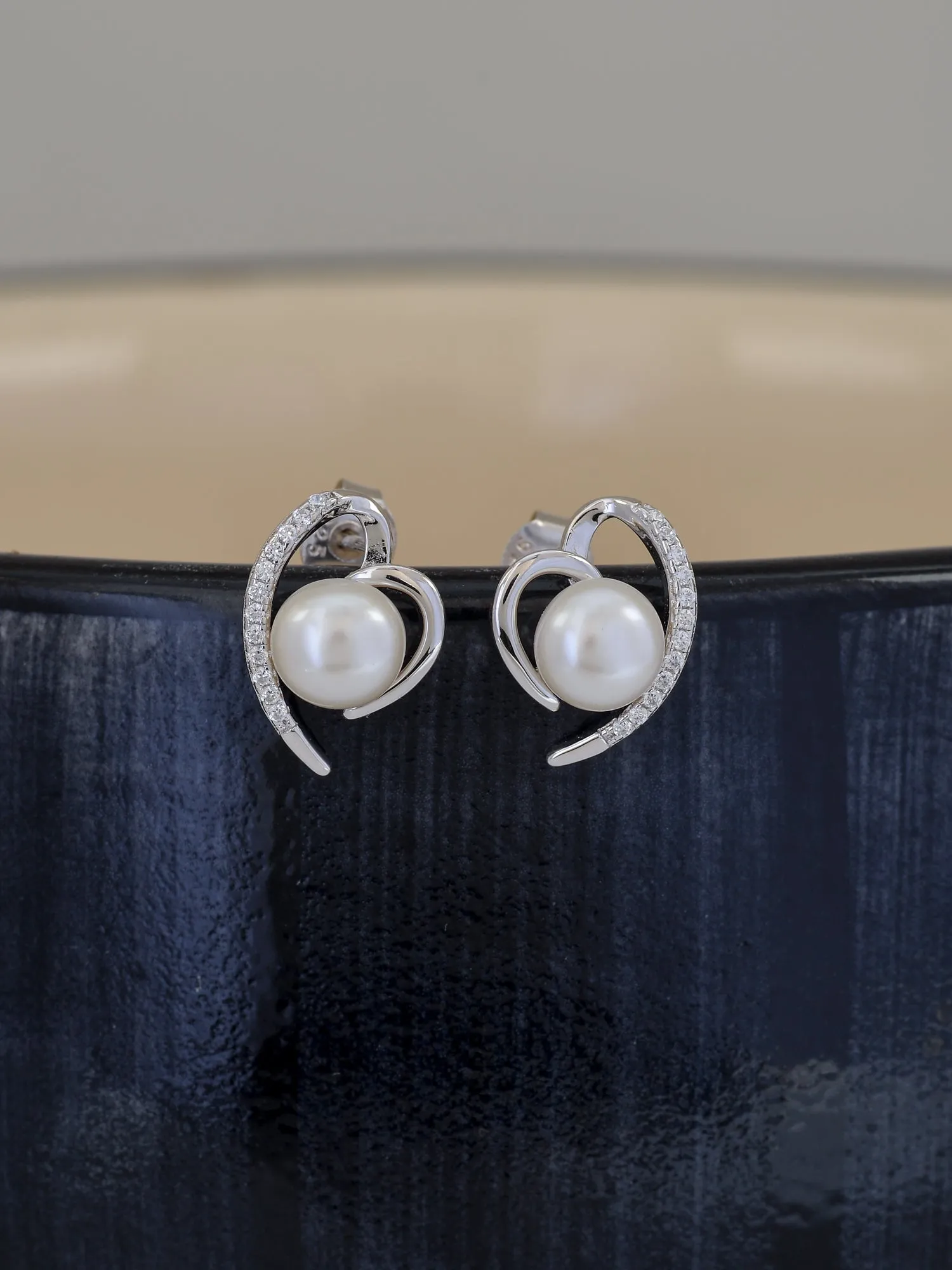 Heart Pearl Stud Earrings For Valentine
