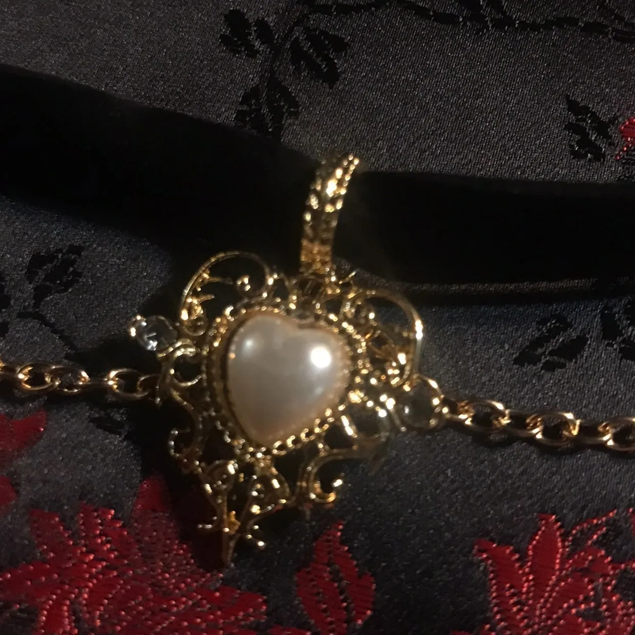 Regal Heart and Gold Chains Choker