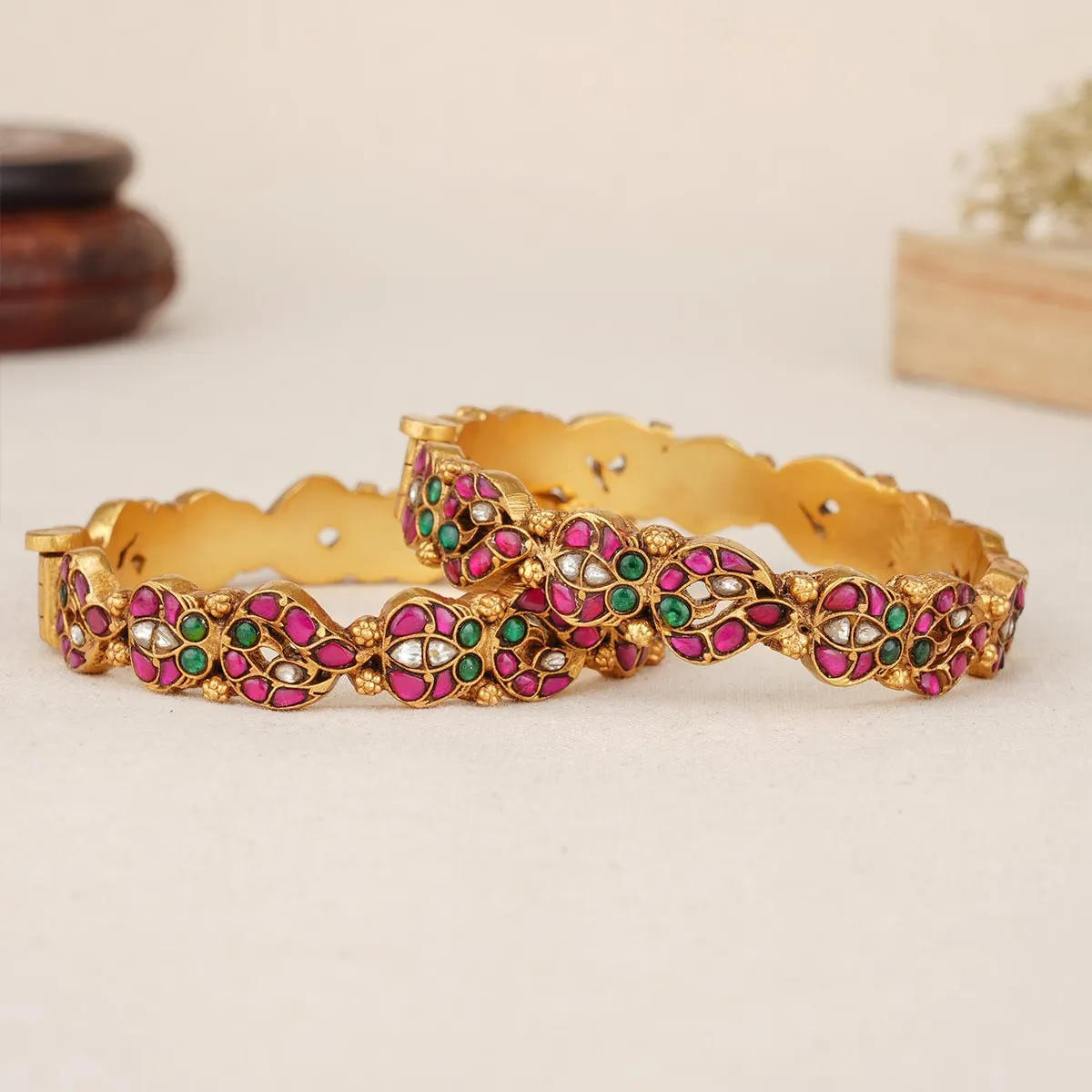 Sristikha Kundan Pair Bangle