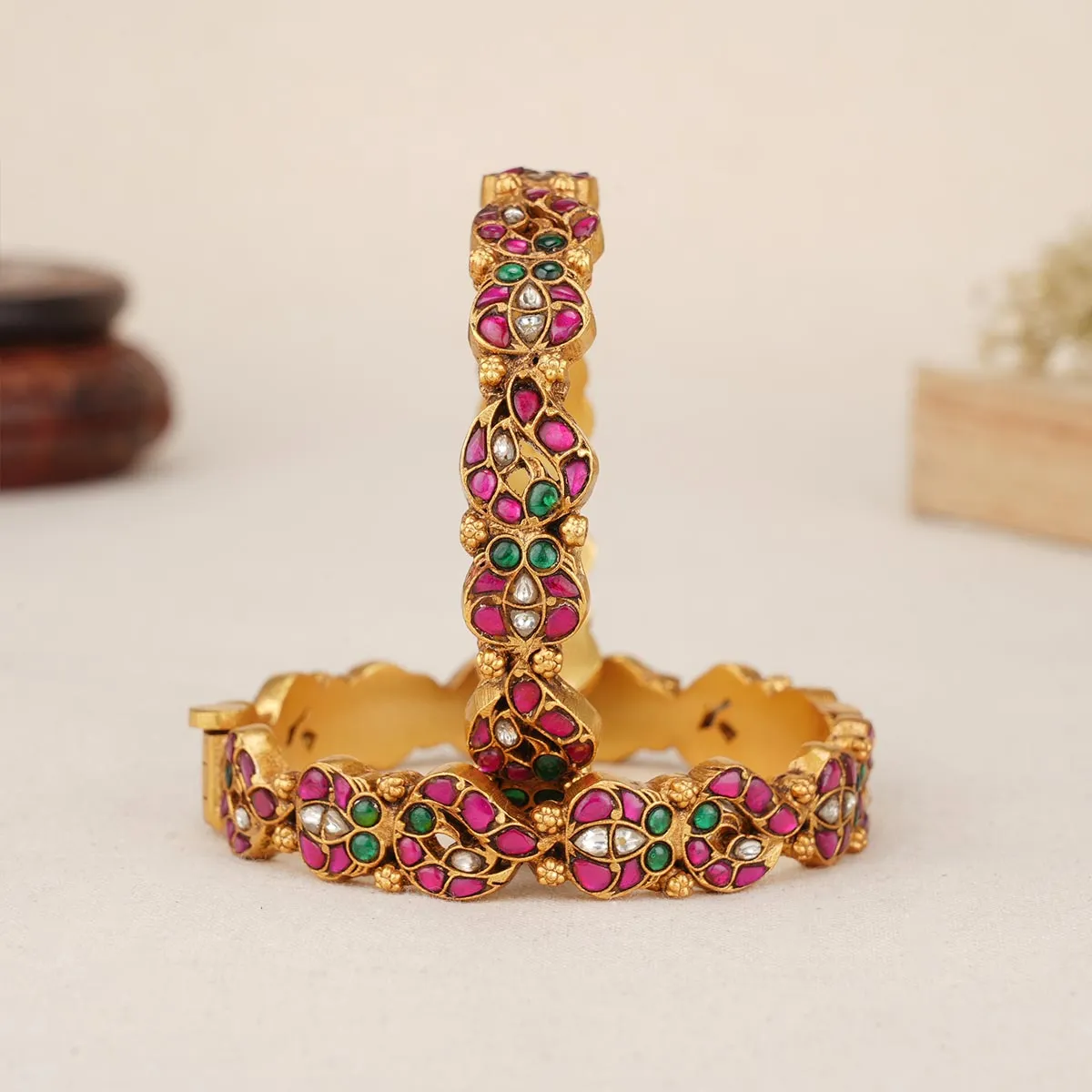 Sristikha Kundan Pair Bangle