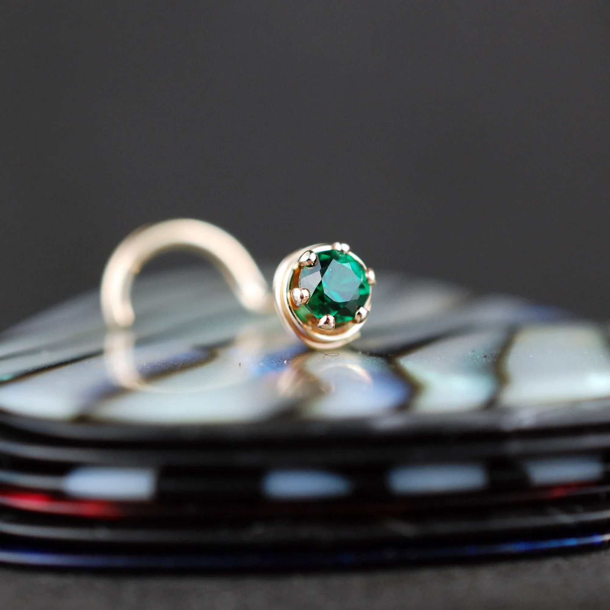 Tangled Emerald Nose Stud in Gold 3mm Stone