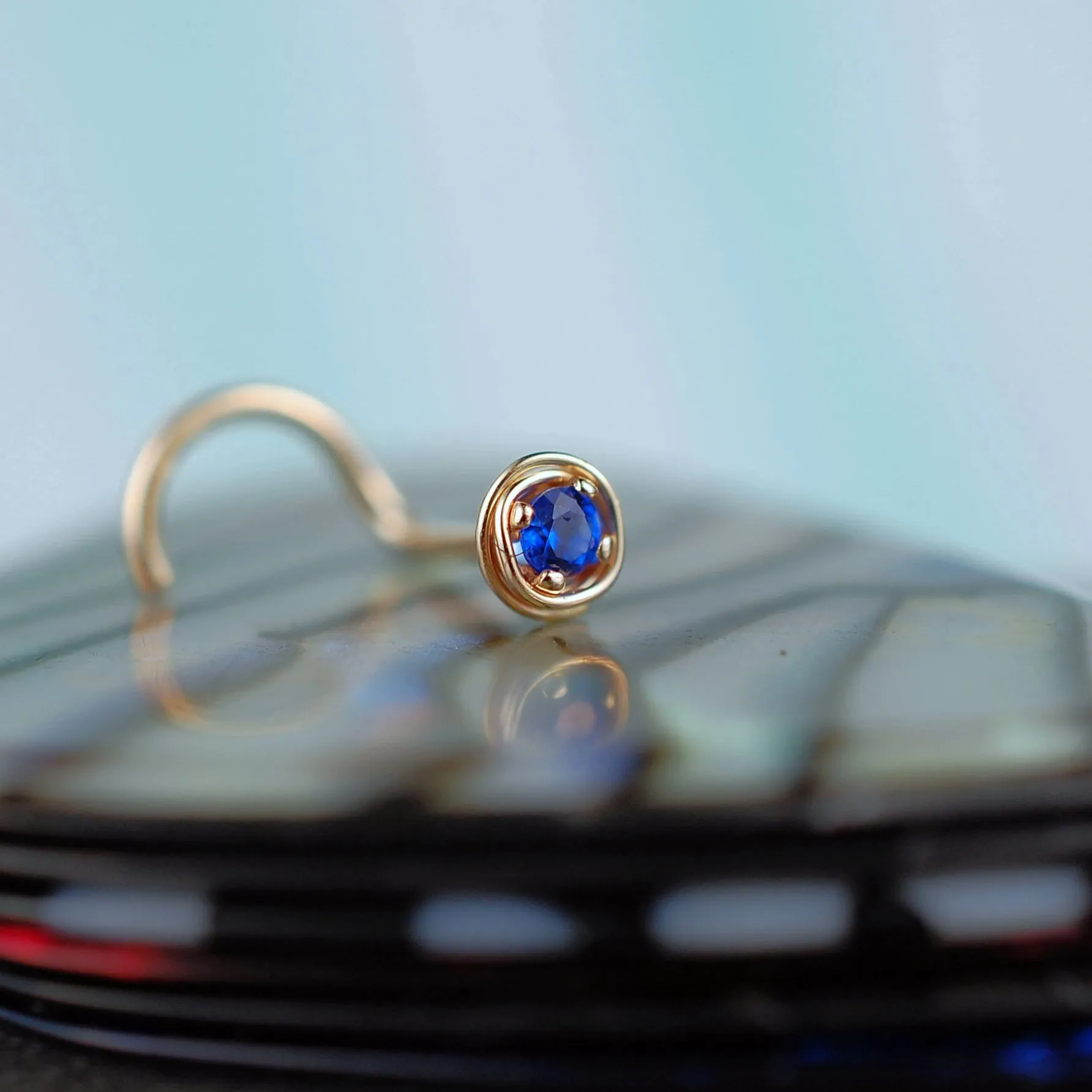 Tangled Sapphire Nose Stud in Gold