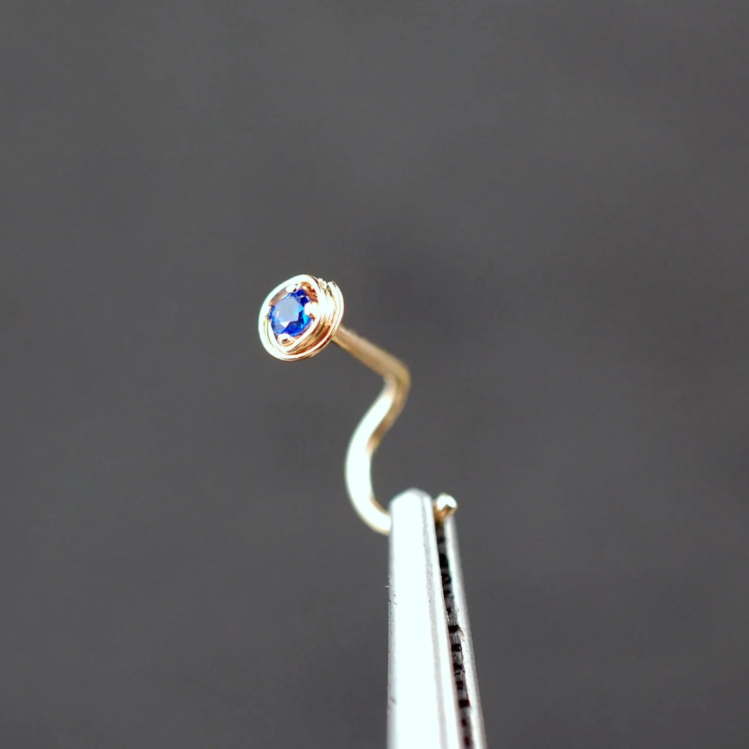 Tangled Sapphire Nose Stud in Gold