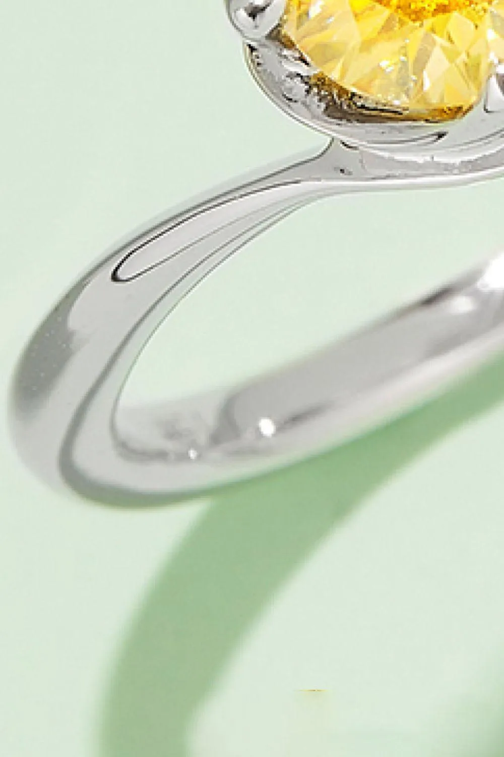 Vibrant Round Solitaire 1 Carat Moissanite Ring