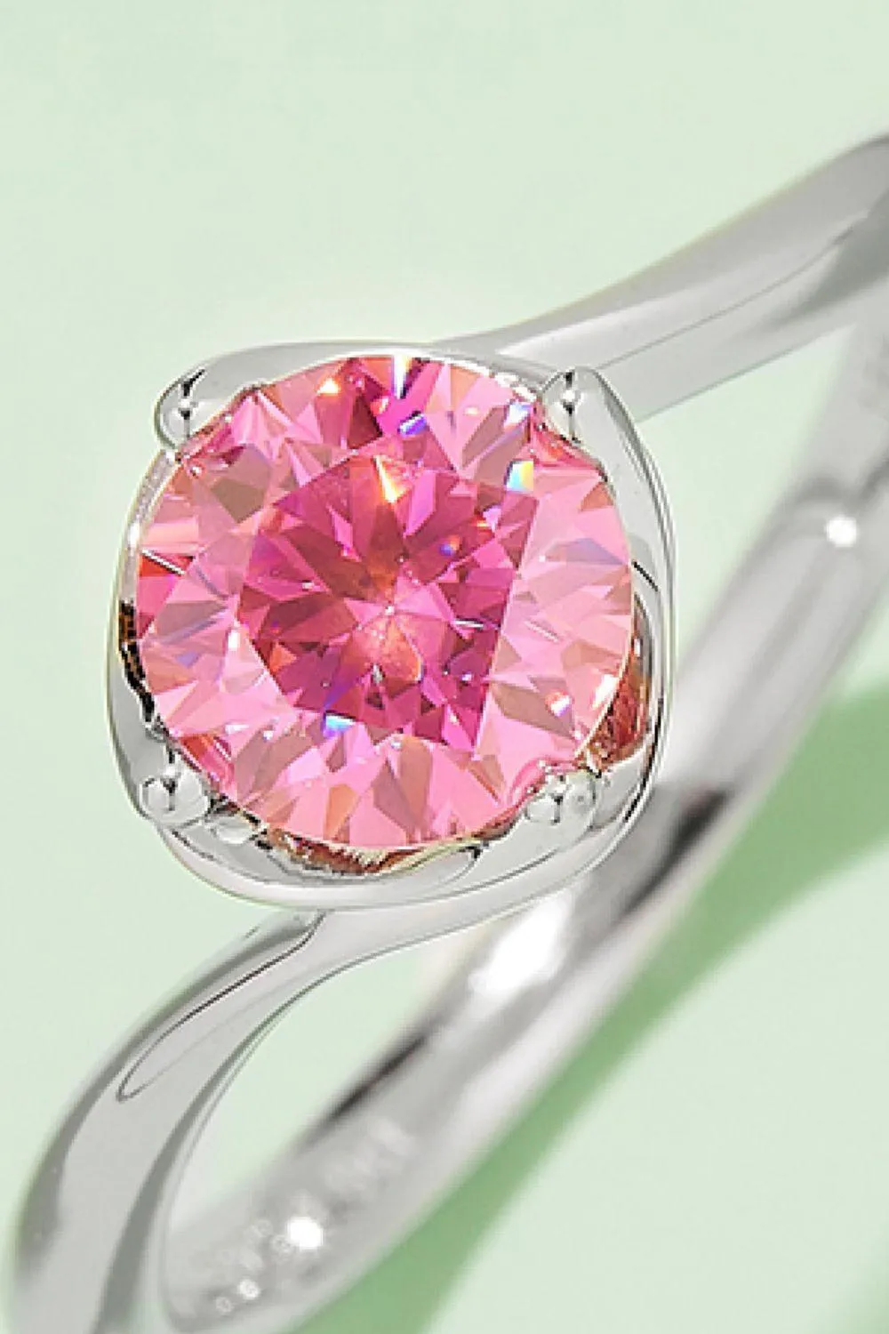 Vibrant Round Solitaire 1 Carat Moissanite Ring
