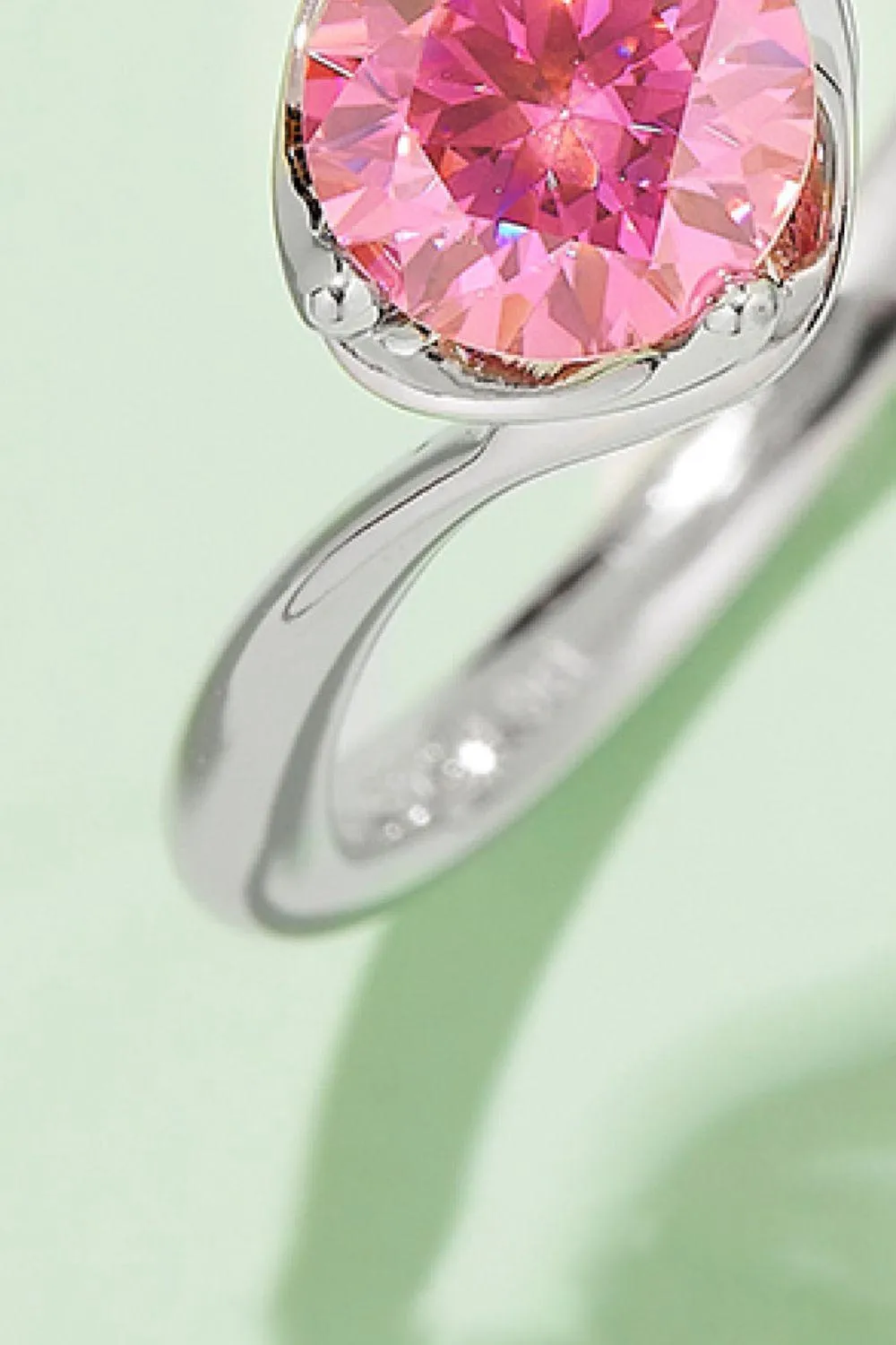 Vibrant Round Solitaire 1 Carat Moissanite Ring